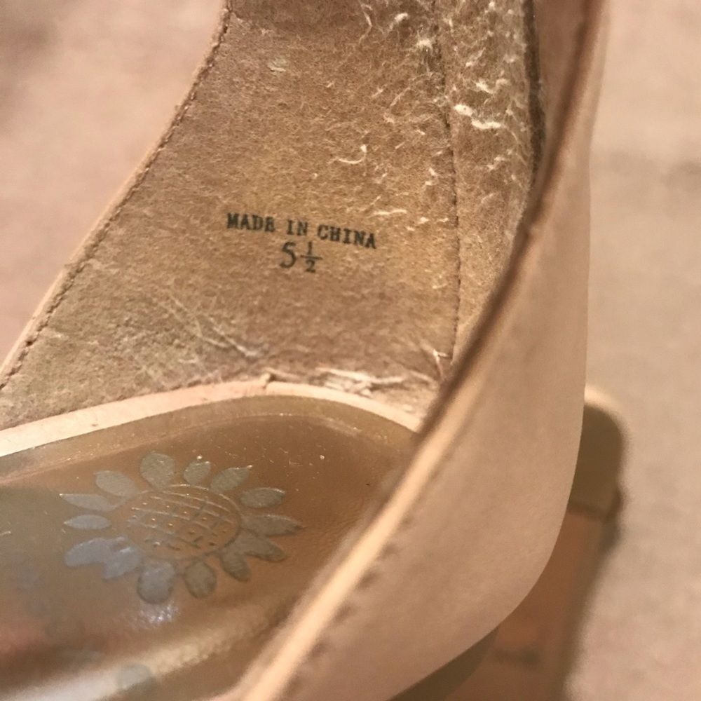 Yellow Box Sandals  - Picture 6 of 6